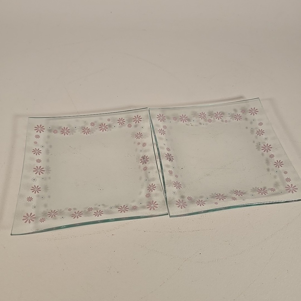 Set Of 2 Pampered Chef 6" Square Plates Pink Daisies